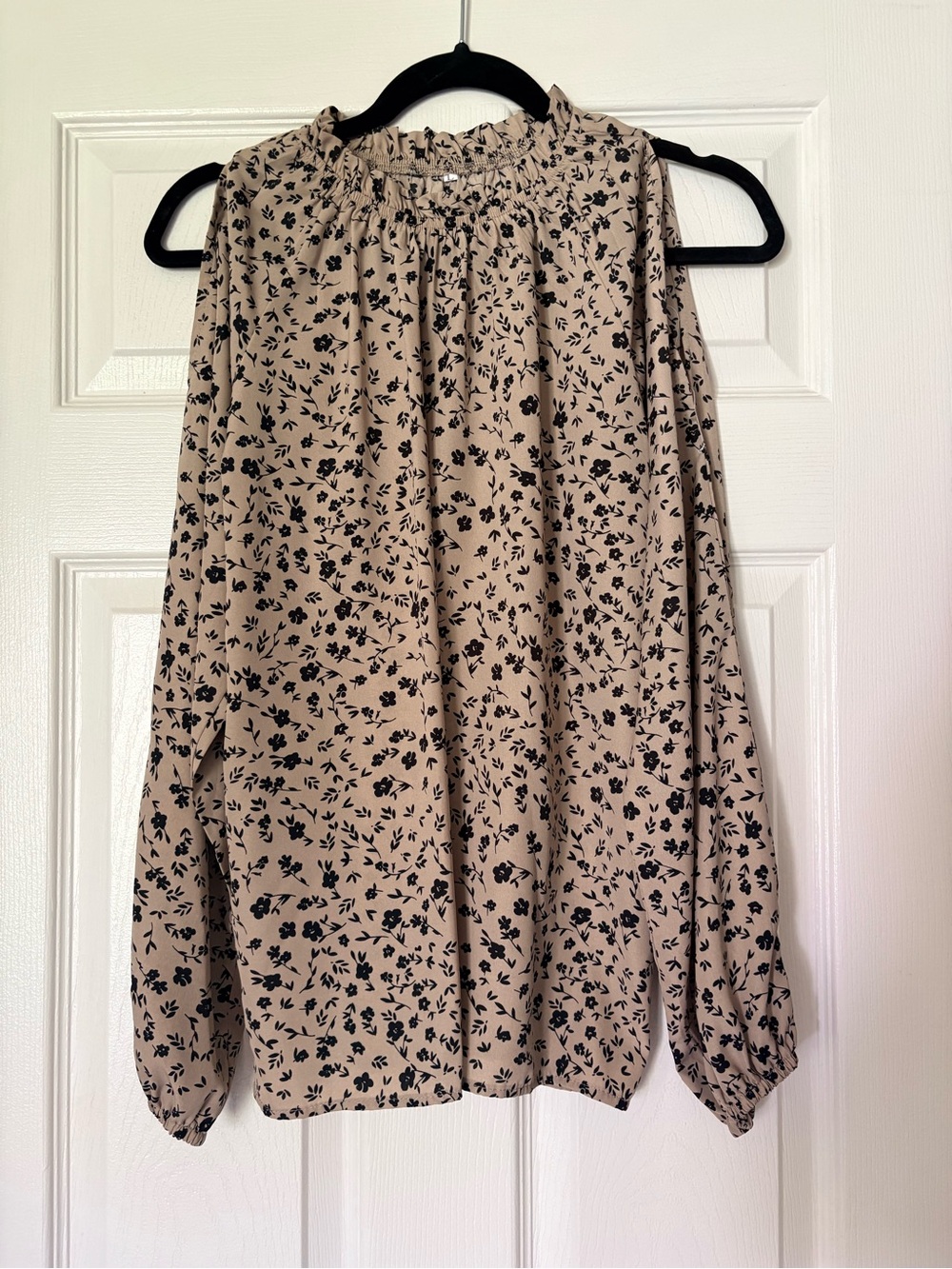Women’s Floral Mock Neck Blouse Size L Beige Black Long Sleeve Top
